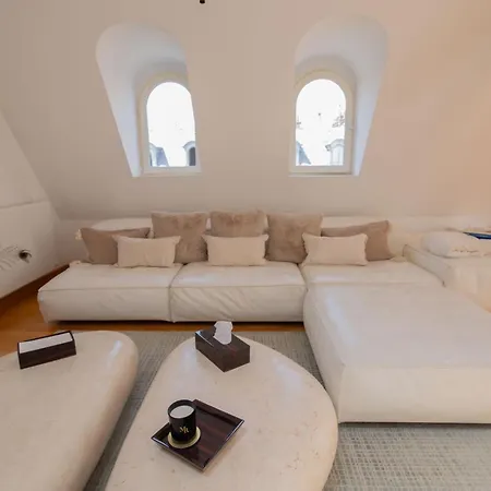 Apartment Triangle D'or *